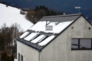 Svorka pre jednorúrkový zachytávač snehu Ø28 mm AL RAL – falcovaná krytina